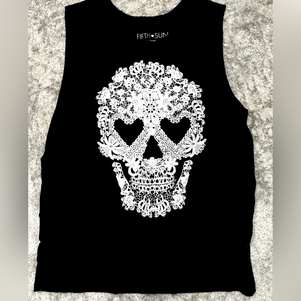 Fifth and Sun White Lacy Skull With Heart Eyes Black Tank Top. Size Large